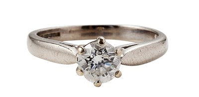 Lot 242 - A diamond solitaire ring