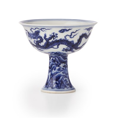 Lot 84 - HIGHLY IMPORTANT BLUE AND WHITE 'DRAGON' STEM CUP