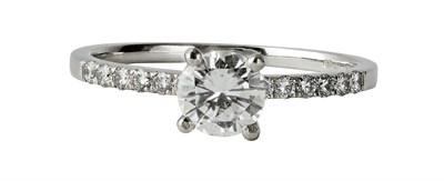 Lot 255 - A platinum set diamond solitaire ring