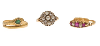 Lot 248 - A diamond and pearl set cluster ring