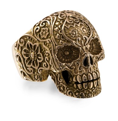 Lot 56 - A gentleman's large skull ring