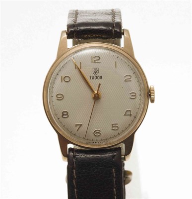 Lot 74 - TUDOR - A gentleman's 9ct gold cased wrist watch