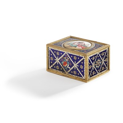 Lot 128 - RARE GILT-METAL ENAMELLED PRESENTATION SNUFF BOX AND HINGED COVER