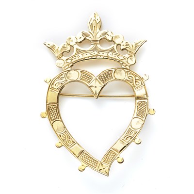 Lot 64 - A 9ct gold luckenbooth brooch