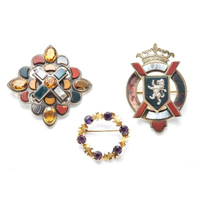 Lot 73 - A collection of three agate and gem set brooches