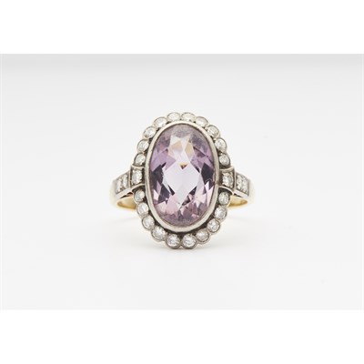 Lot 52 - An amethyst and diamond set cocktail ring