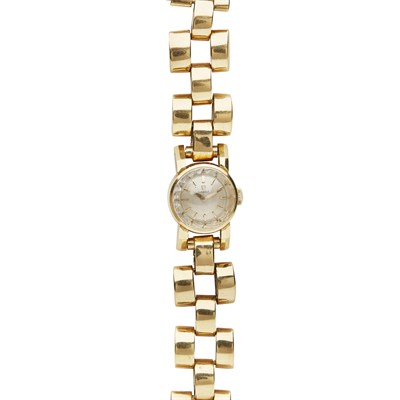 Lot 77 - OMEGA - A lady's 18ct gold cased wrist watch