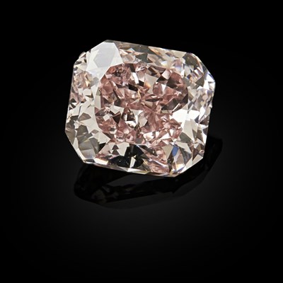 Lot 57 - A single unmounted fancy pink diamond