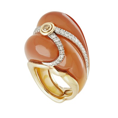 Lot 92 - GRIMA - A diamond-set carved agate and gold-mounted ring