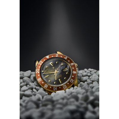 Lot 250 - ROLEX - A gentleman's 18ct gold watch