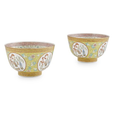Lot 139 - PAIR OF FAMILLE ROSE YELLOW-GROUND 'MEDALLION' BOWLS