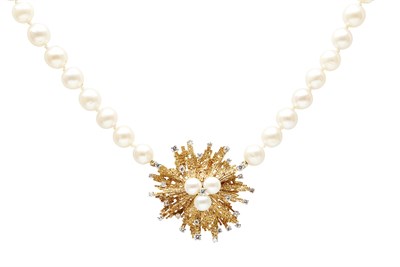 Lot 91 - GRIMA - An 18ct gold cultured pearl and diamond set necklace