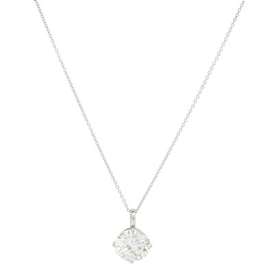 Lot 37 - A single stone diamond set pendant