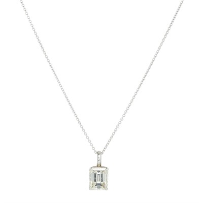 Lot 45 - A single stone diamond set pendant