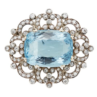 Lot 8 - An early 20th century aquamarine and diamond set brooch