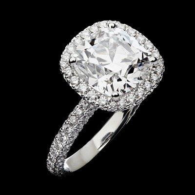 Lot 43 - An impressive diamond solitaire ring, De Beers