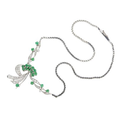 Lot 51 - An emerald and diamond necklace
