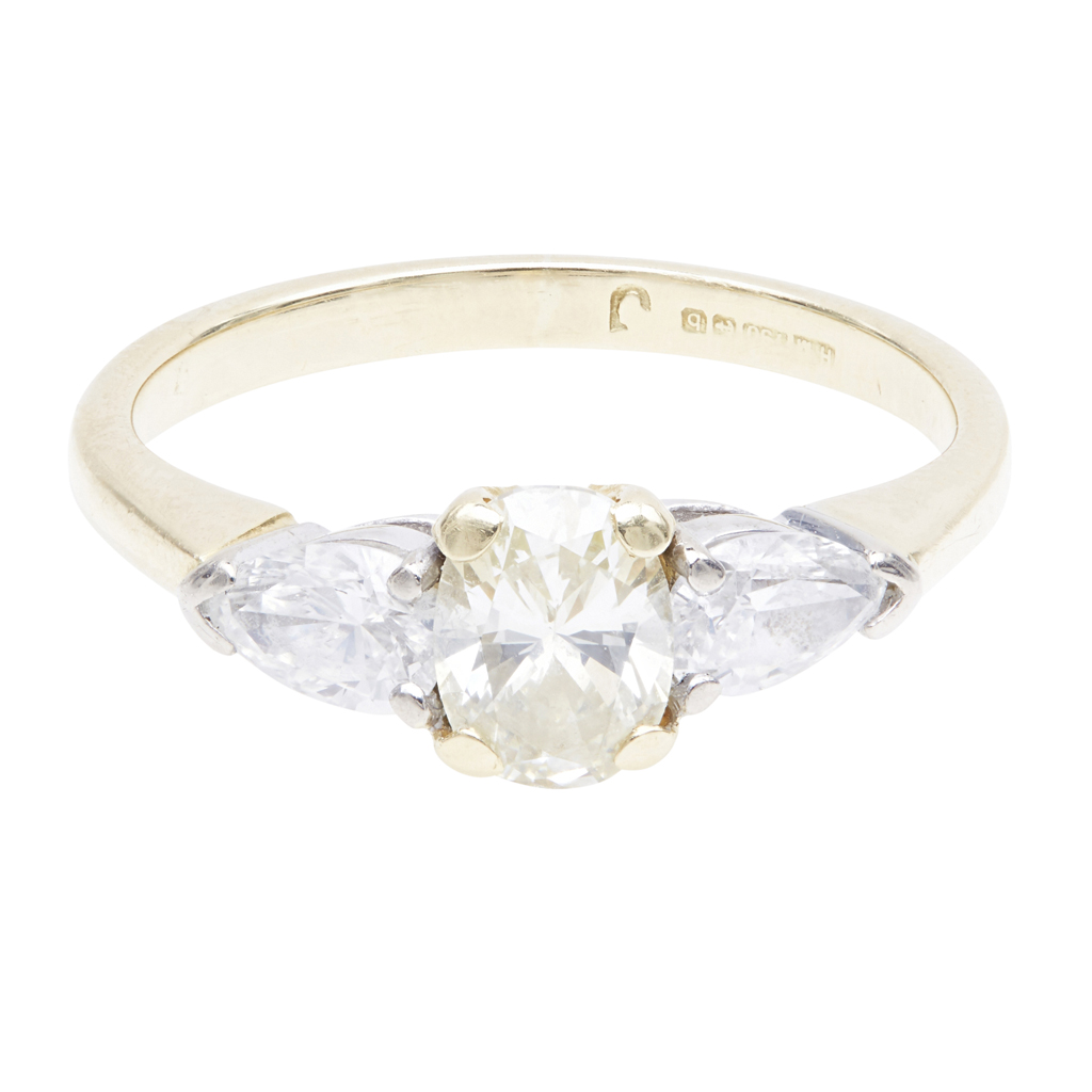 Lot 147 - An 18ct gold yellow and colourless diamond set ring