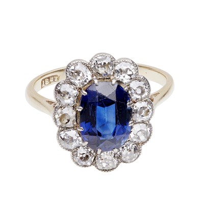 Lot 71 - A sapphire and diamond set cluster ring