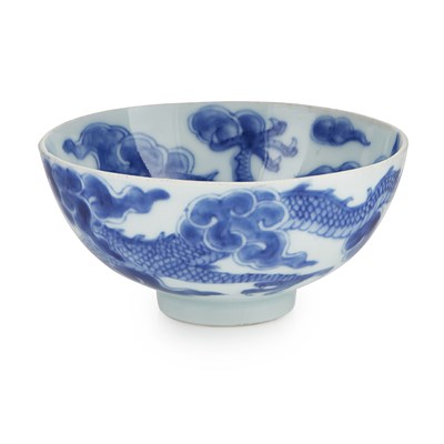 Lot 150 - SMALL BLUE AND WHITE 'DRAGON' BOWL