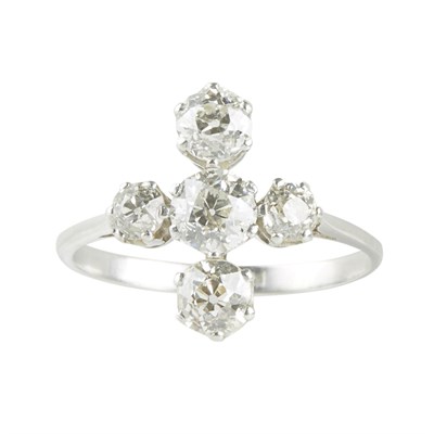 Lot 139 - A five stone diamond ring