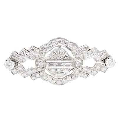 Lot 138 - An Art Deco diamond set brooch