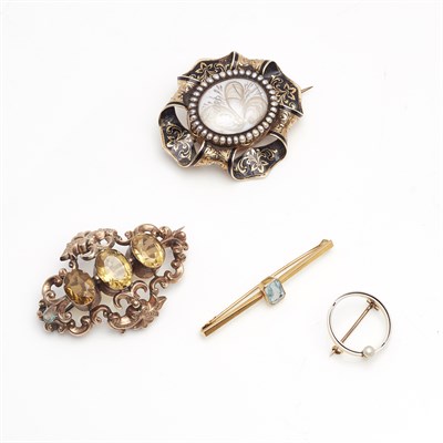 Lot 290 - A collection of gem set brooches