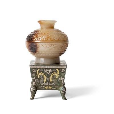 Lot 92 - GREY AND BROWN JADE LIDDED BOX ON BRONZE STAND