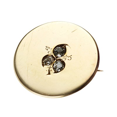 Lot 182 - An 18ct gold diamond set brooch