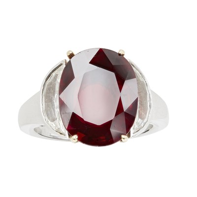 Lot 40 - A diamond and ruby ring, by Boodles