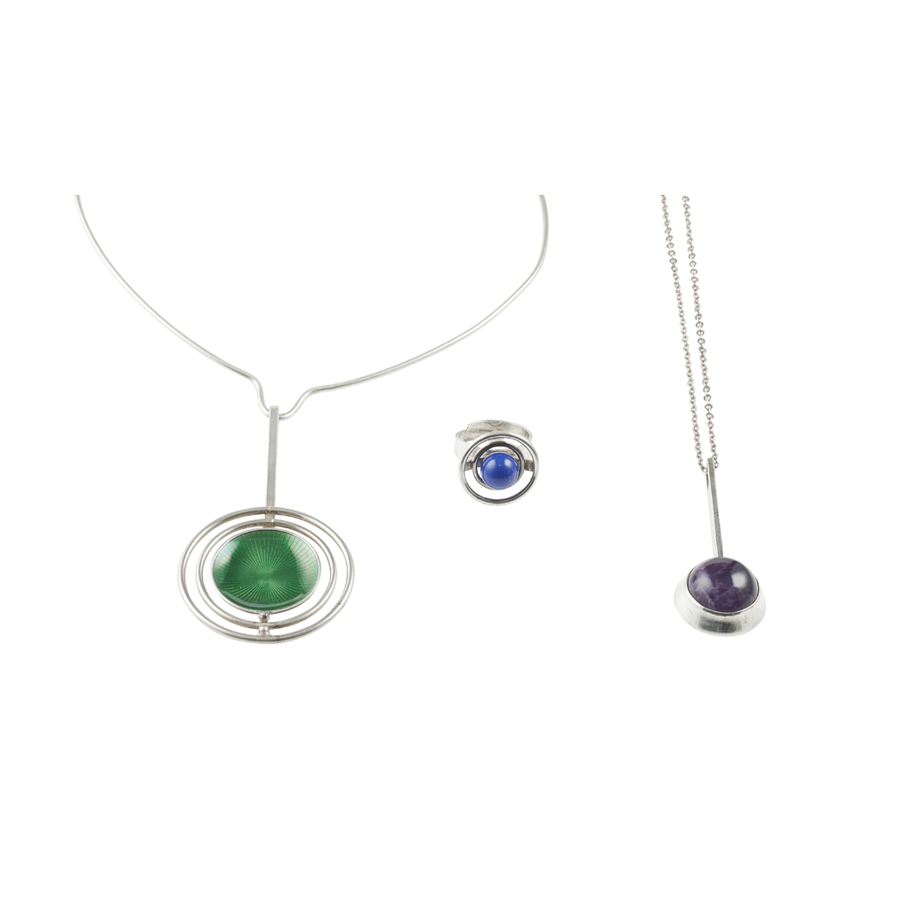 Lot 7 - A contemporary green enamel pendant necklace, David Anderson