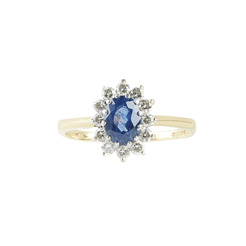 Lot 29 - A sapphire and diamond set cluster ring