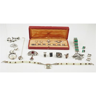 Lot 13 - A collection of silver and gem set jewellery