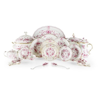 Lot 25 - MEISSEN 'INDIAN PINK' PORCELAIN PART DINNER, TEA AND COFFEE SERVICE