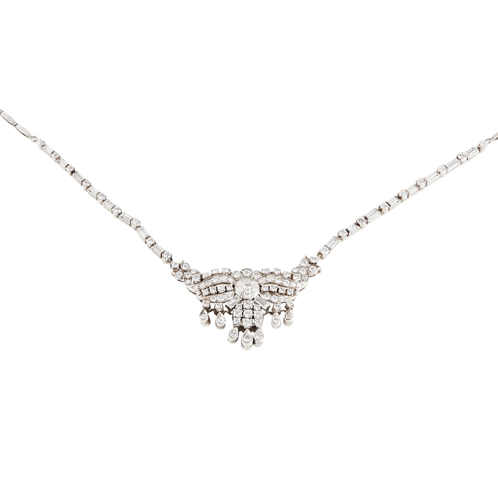 Lot 54 - A diamond set necklace