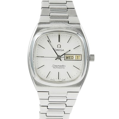 Lot 267 - A gentlemans stainless steel wrist watch, Omega