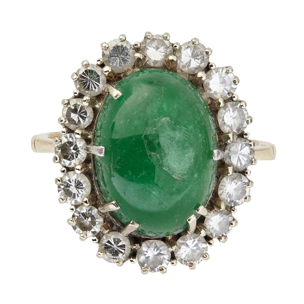 Lot 78 - An emerald and diamond set cluster ring