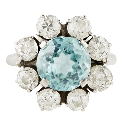 Lot 173 - A zircon and diamond set cluster ring