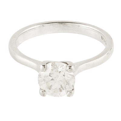 Lot 71 - A single stone diamond set ring