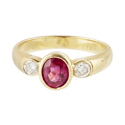 Lot 117 - A ruby and diamond set ring