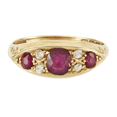Lot 118 - A ruby and diamond set ring