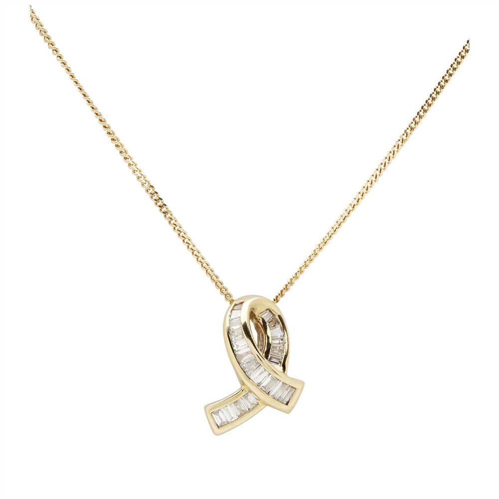 Lot 110 - An 18ct gold diamond set pendant necklace