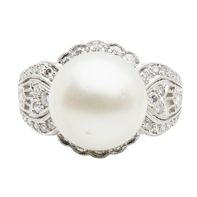 Lot 35 - A South Sea pearl and diamond cocktail ring