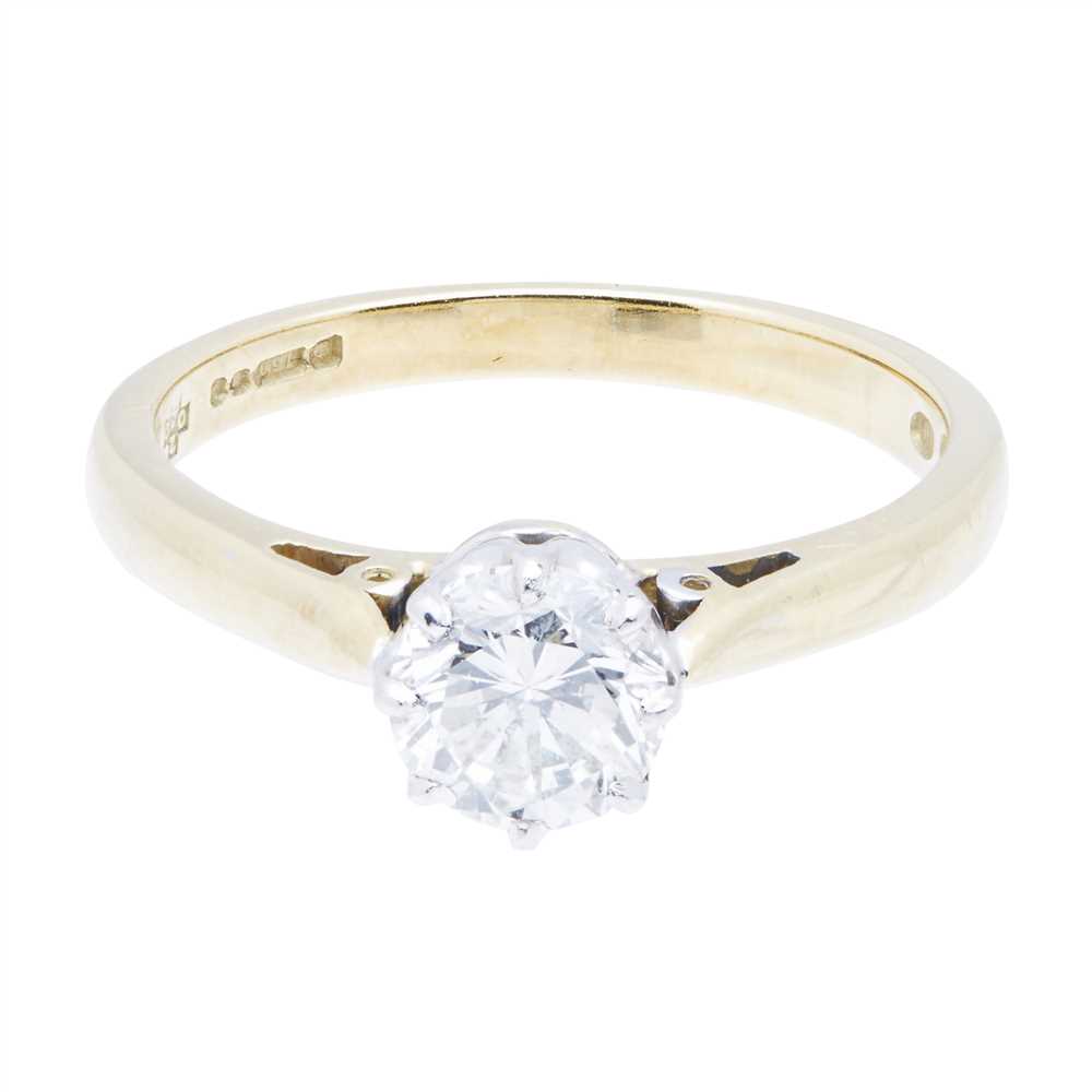 Lot 107 - A single stone diamond set ring