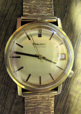 Lot 311 - A gentleman's 9ct gold wristwatch, Bulova