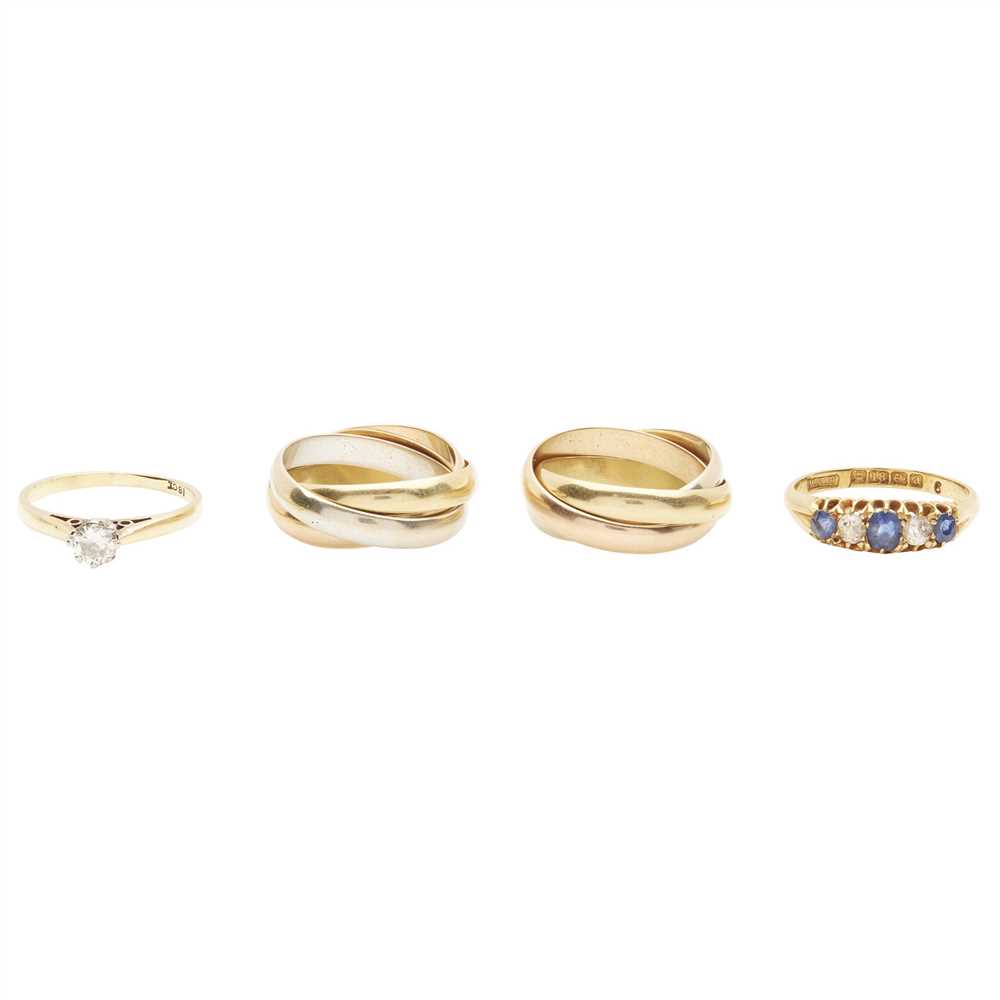 Lot 287 - A collection of rings