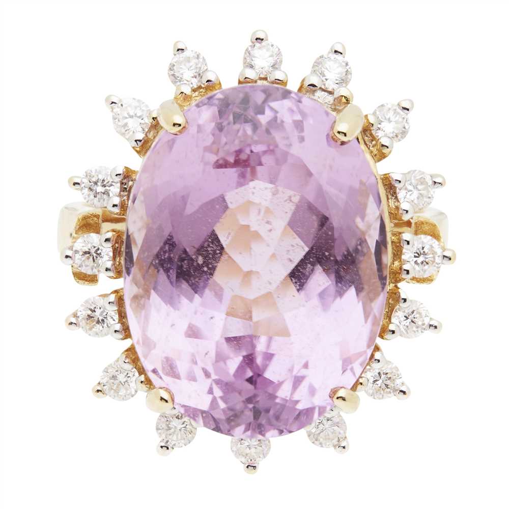 Lot 166 - A kunzite and diamond set cocktail ring