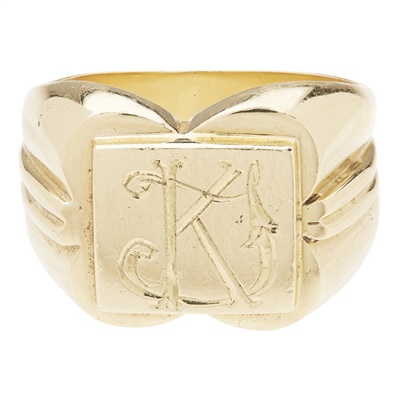 Lot 239 - A gentleman's French signet ring