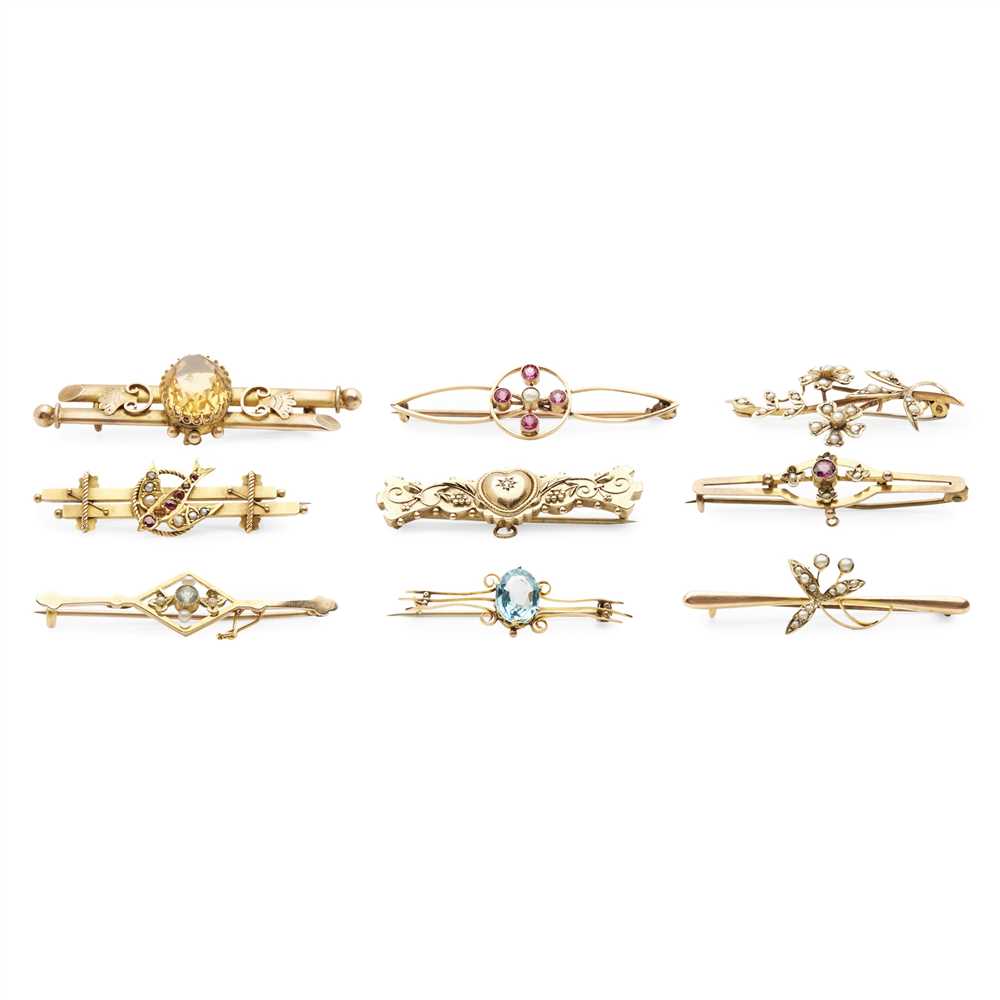 Lot 289 - A collection of gem set bar brooches