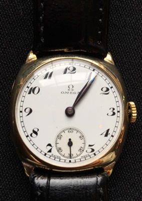 Lot 324 - A 9ct gold 1930s cased wristwatch, Omega